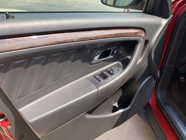 37889-ford-taurus-2018-fwd