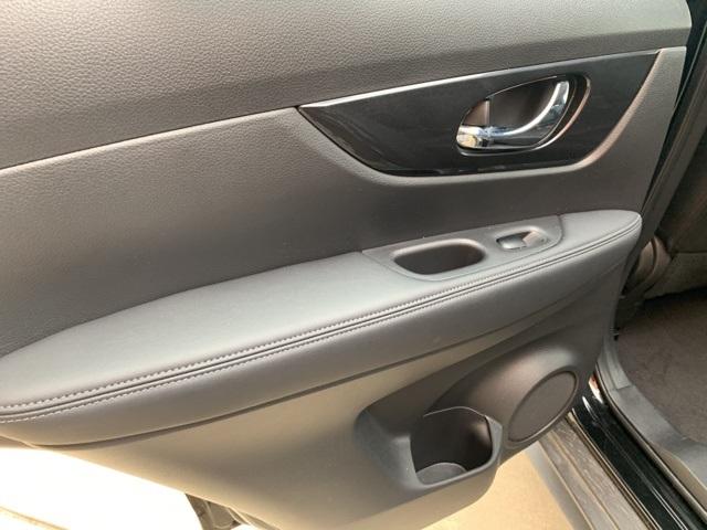 37995-nissan-rogue-2017-fwd