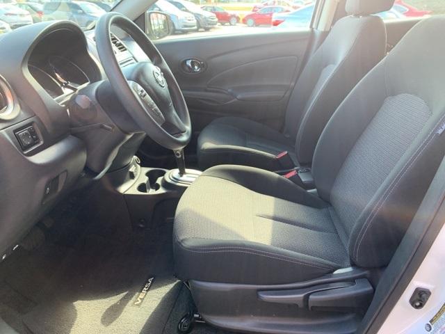 38254-nissan-versa-2018-fwd