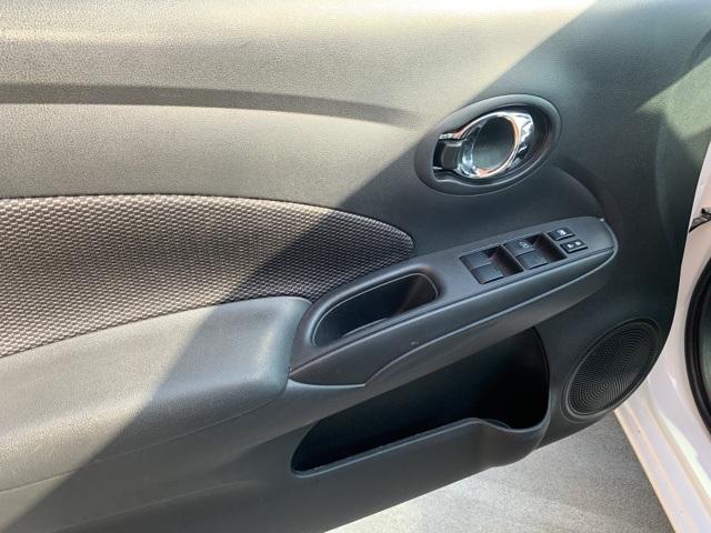 38255-nissan-versa-2018-fwd