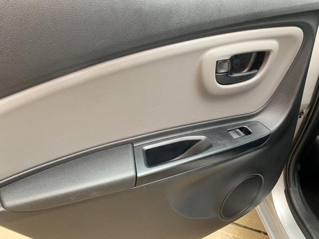38303-toyota-yaris-2017-fwd