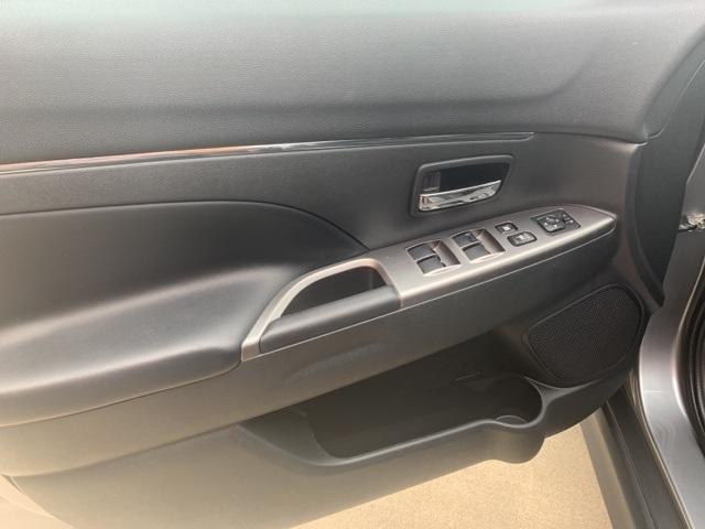 38402-mitsubishi-outlandersport-2018-fwd