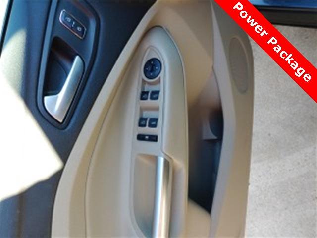 38456-ford-escape-2016-fwd