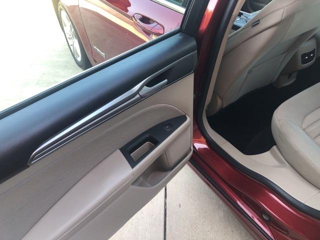 38522-ford-fusionhybrid-2018-fwd