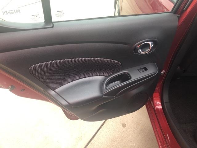 38530-nissan-versa-2018-fwd