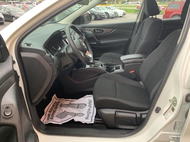 38847-nissan-roguesport-2018-fwd