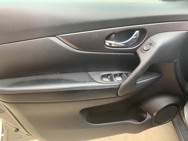 39086-nissan-rogue-2016-fwd