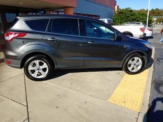 39230-ford-escape-2016-fwd