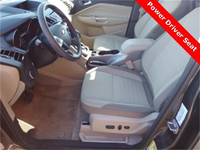 39238-ford-escape-2016-fwd