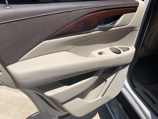 39345-cadillac-escalade-2016-4wd
