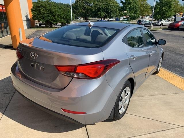 39437-hyundai-elantra-2016-fwd