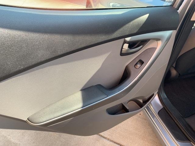 39448-hyundai-elantra-2016-fwd