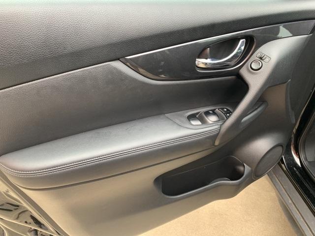 39537-nissan-rogue-2017-fwd
