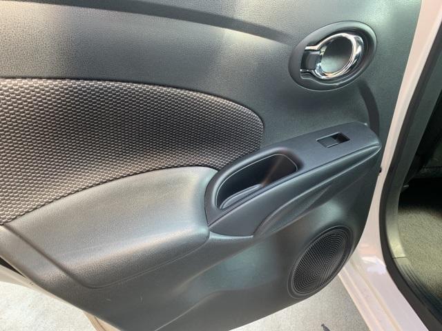 39657-nissan-versa-2018-fwd