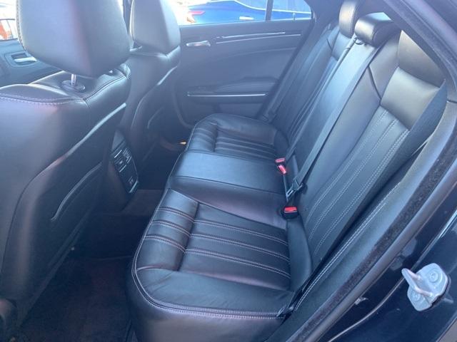 39761-chrysler-300-2018-rwd