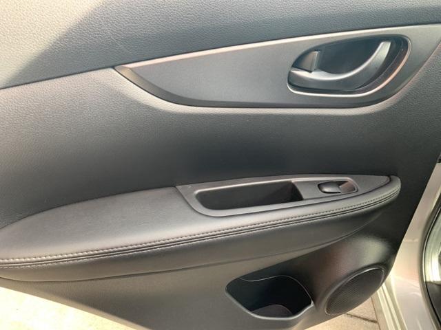 39851-nissan-roguesport-2018-awd