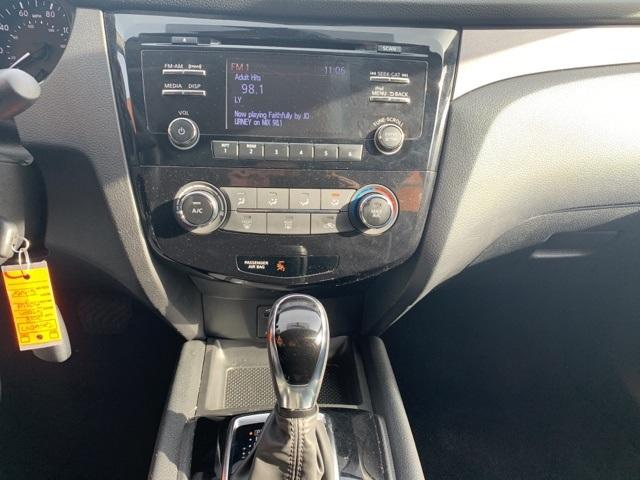 39856-nissan-roguesport-2018-awd