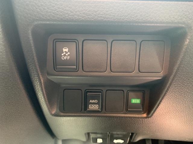 39858-nissan-roguesport-2018-awd
