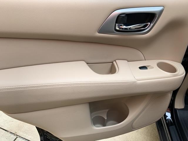 39909-nissan-pathfinder-2018-fwd