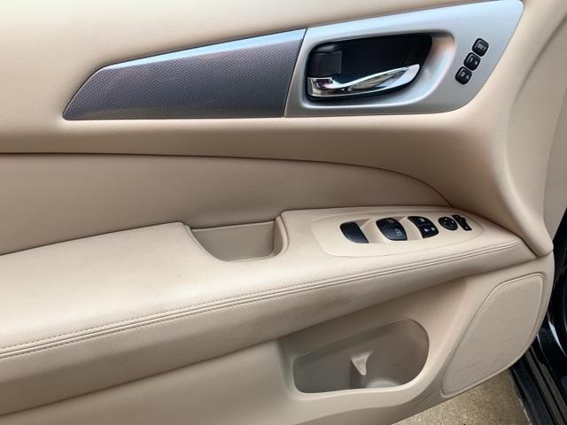39911-nissan-pathfinder-2018-fwd