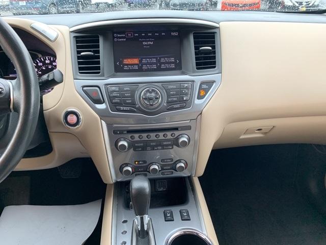 39915-nissan-pathfinder-2018-fwd