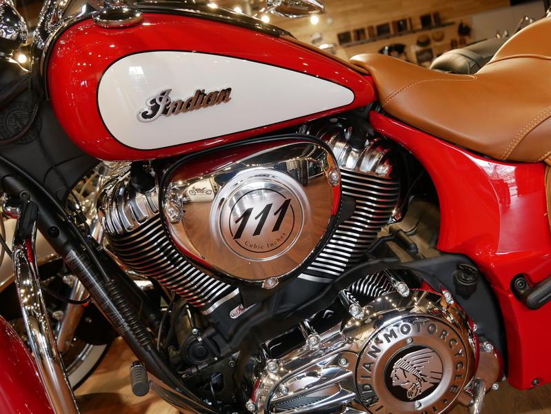 401-indianmotorcycle-chiefvintageiconseriespatriotred-pearlwhite-2019-6819634