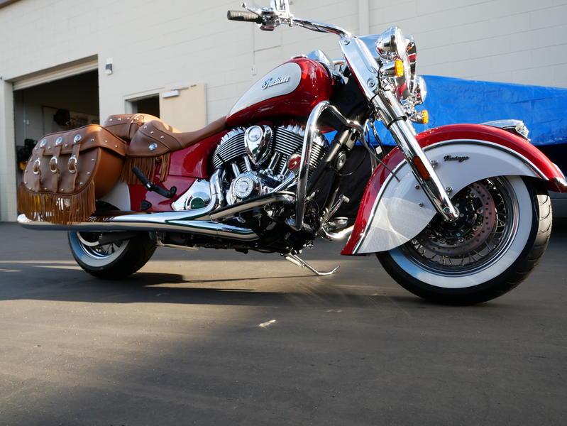 402-indianmotorcycle-chiefvintageiconseriespatriotred-pearlwhite-2019-6819634