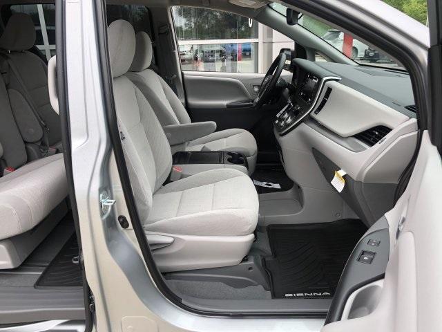 4025-toyota-sienna-2020-5338