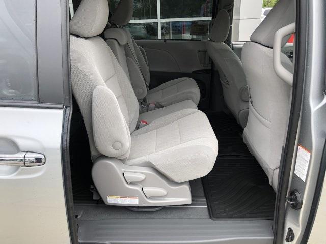 4026-toyota-sienna-2020-5338
