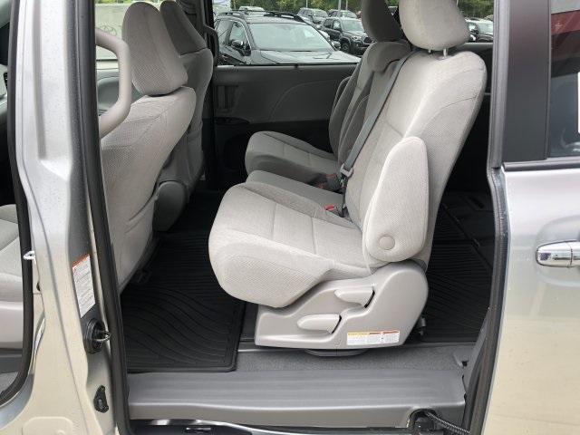 4028-toyota-sienna-2020-5338