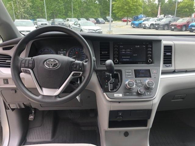 4029-toyota-sienna-2020-5338