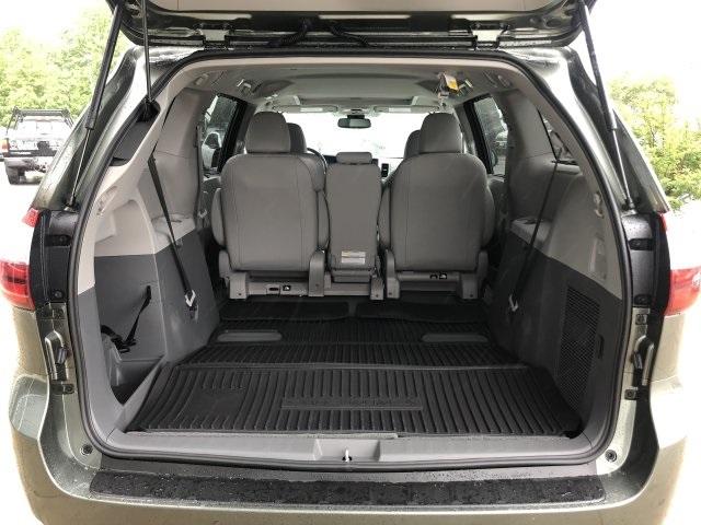 4037-toyota-sienna-2020-5348