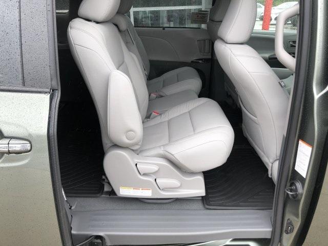 4040-toyota-sienna-2020-5348