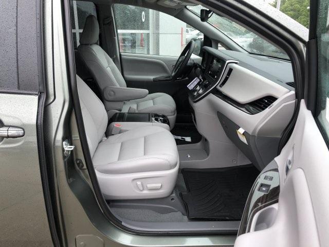 4041-toyota-sienna-2020-5348