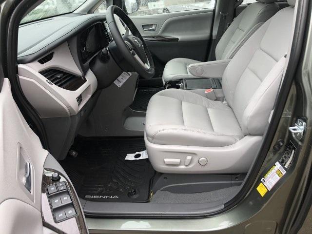 4042-toyota-sienna-2020-5348