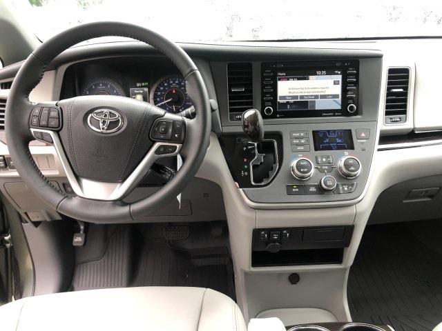 4044-toyota-sienna-2020-5348