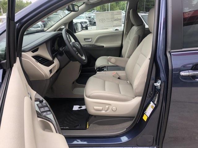 4058-toyota-sienna-2020-5349