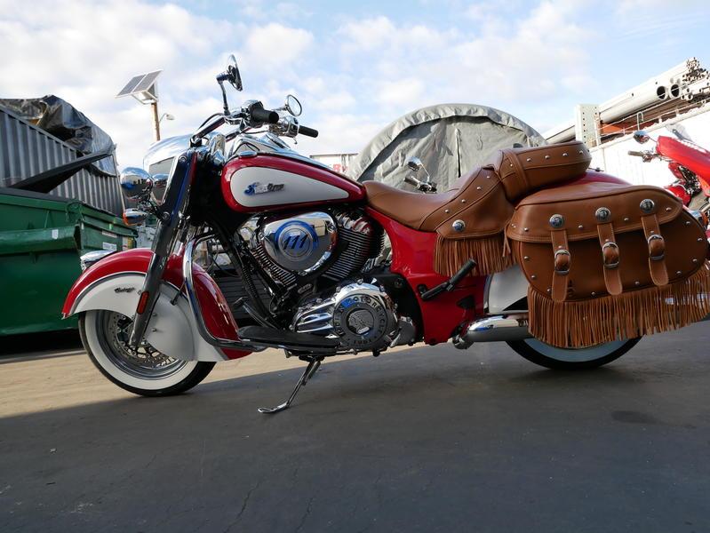 408-indianmotorcycle-chiefvintageiconseriespatriotred-pearlwhite-2019-6819634