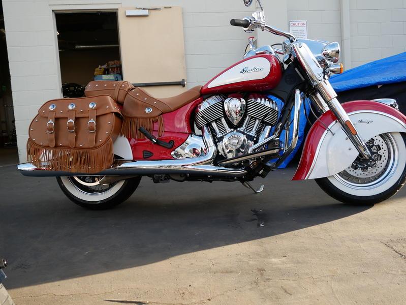 412-indianmotorcycle-chiefvintageiconseriespatriotred-pearlwhite-2019-6819634