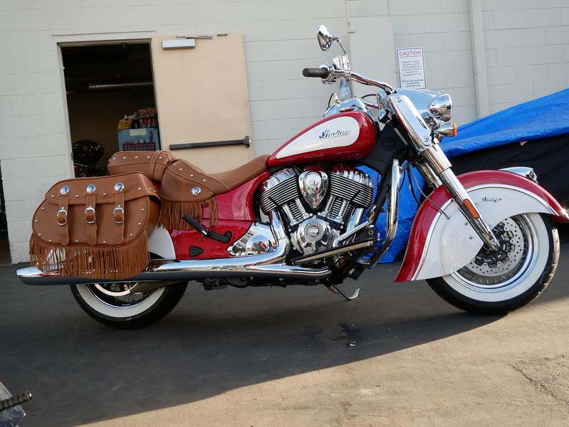 413-indianmotorcycle-chiefvintageiconseriespatriotred-pearlwhite-2019-6819634