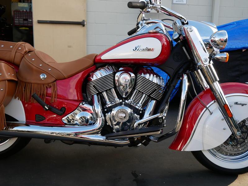 414-indianmotorcycle-chiefvintageiconseriespatriotred-pearlwhite-2019-6819634