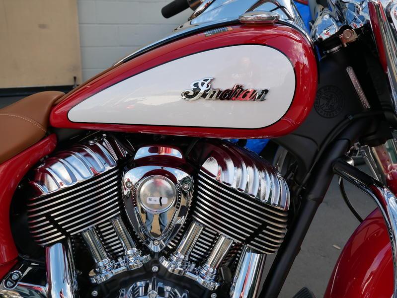 415-indianmotorcycle-chiefvintageiconseriespatriotred-pearlwhite-2019-6819634