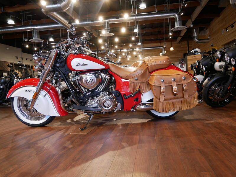 418-indianmotorcycle-chiefvintageiconseriespatriotred-pearlwhite-2019-6819634