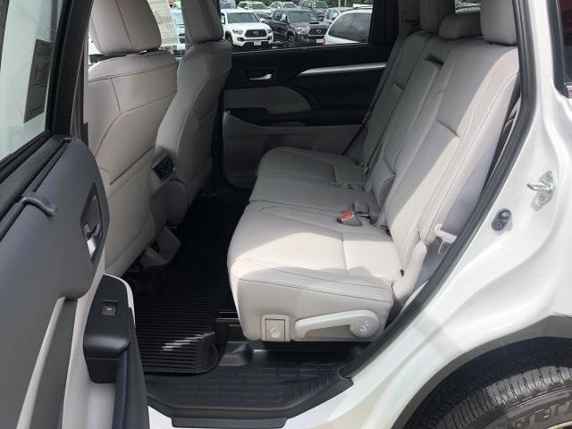 4249-toyota-highlander-2019-6953