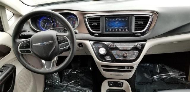 4986-chrysler-pacifica-2019-ruch53