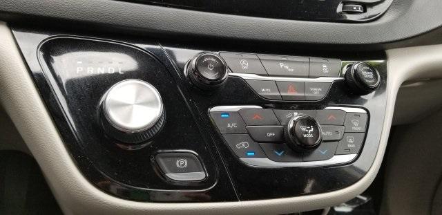 4988-chrysler-pacifica-2019-ruch53