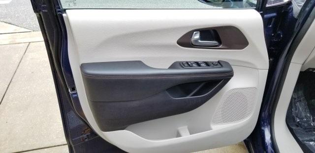 4991-chrysler-pacifica-2019-ruch53