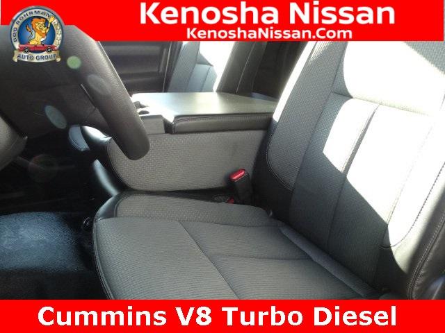 50369-3461-nissan-titanxd-2017-55017