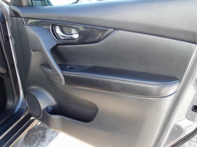 50504-3467-nissan-rogue-2017-22617
