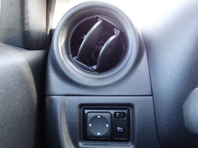 50696-3472-nissan-versa-2017-11157
